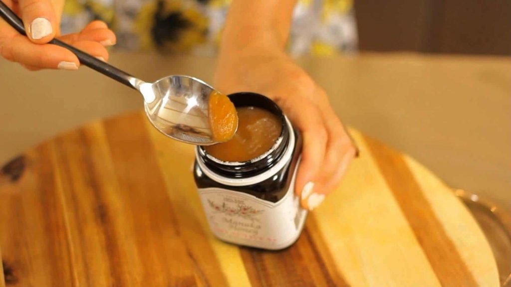 فوائد عسل المانوكا للشعر والبشرة